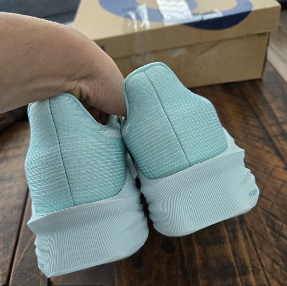 Asics DYNABLAST 5. Color Soothing Sea/Oasis Green. Size 12. New. - Picture 5 of 7